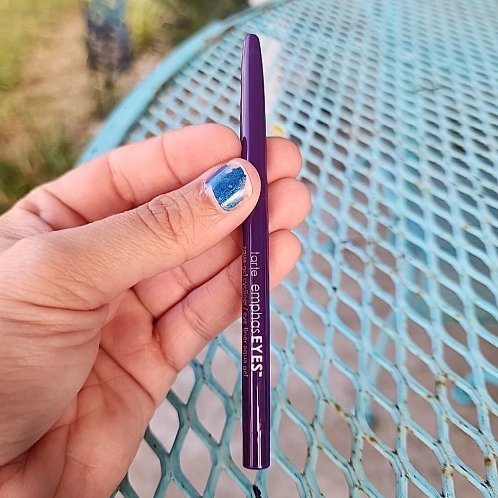 Tarte Emphaseyes Aqua Gel Eyeliner Plum - Picture 8 of 11